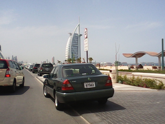 C 280 vor dem Burj Al Arab