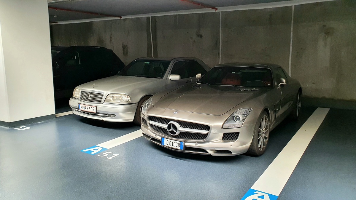 In guter Gesellschaft der Mercedes SLS